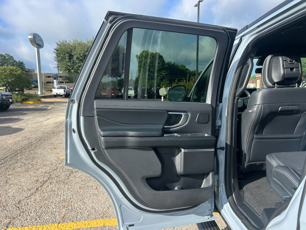 New 2027 Ford Expedition Platinum w/ Stealth Appearance Package RWD image 15