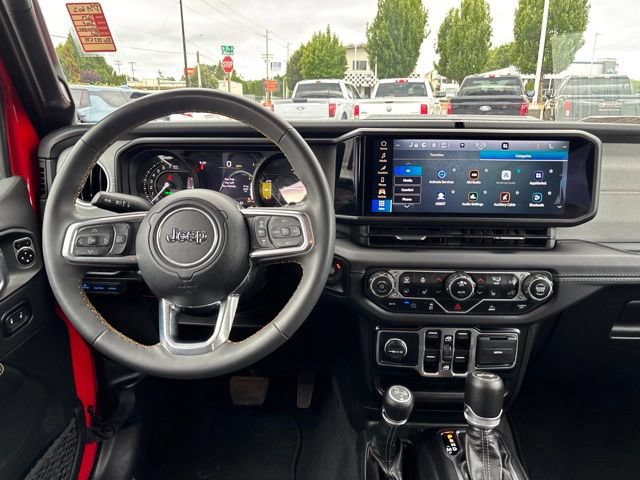 Used 2024 Jeep Wrangler Unlimited Sahara AWD/4WD image 15