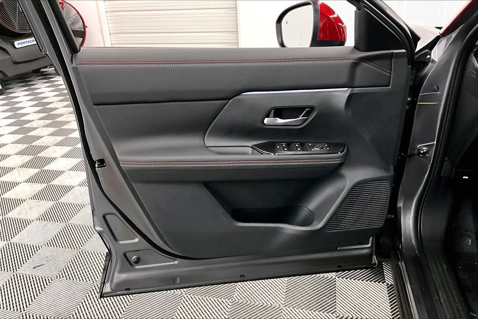 New 2026 Nissan Kicks SR w/ Cold Weather Package FWD image 28