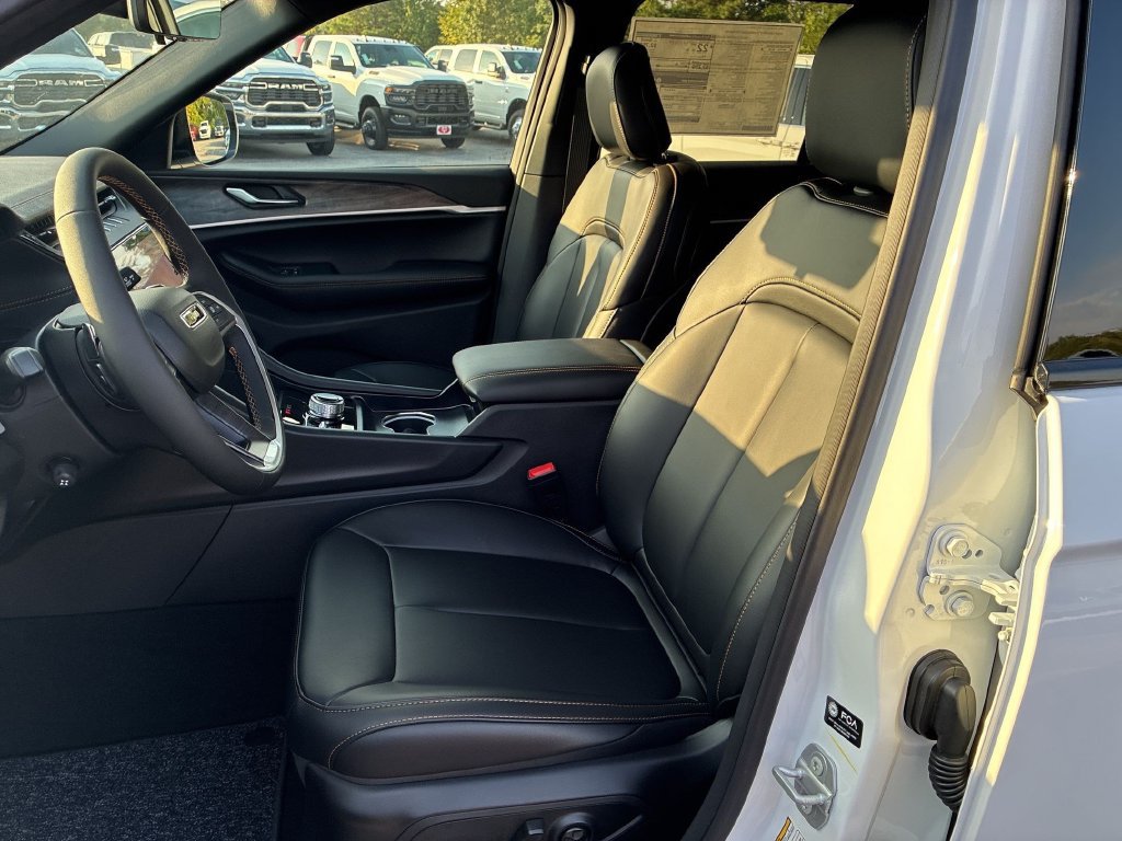 New 2026 Jeep Grand Cherokee Limited AWD/4WD image 15