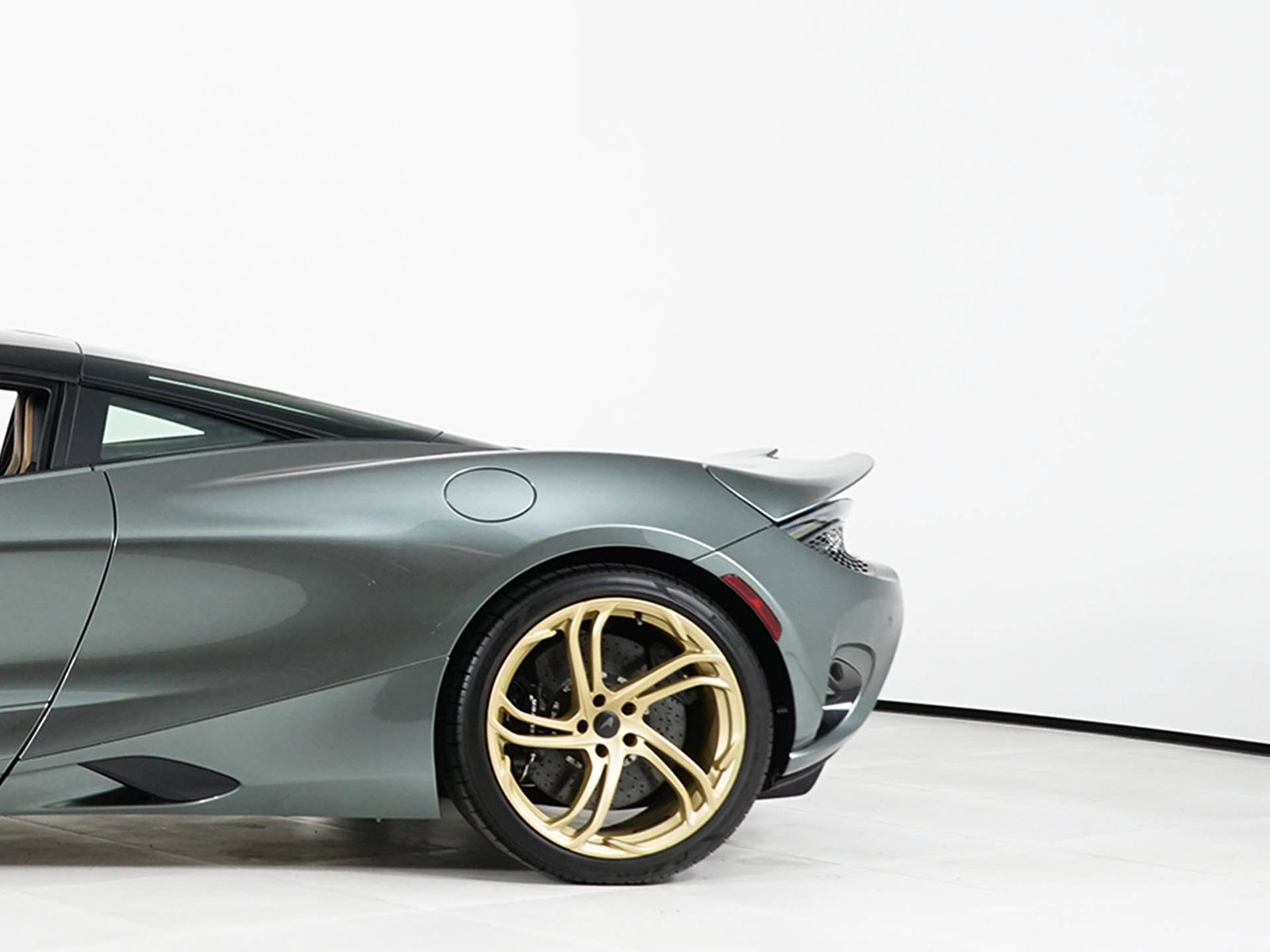Used 2026 McLaren 750S RWD image 13