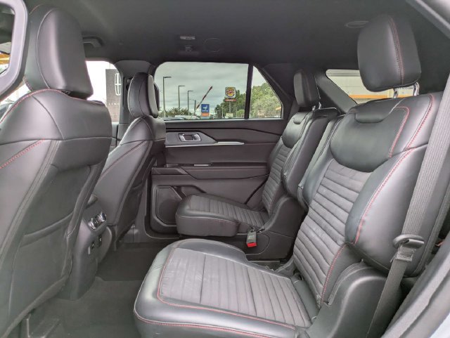 Used 2026 Ford Explorer ST-Line w/ ST-Line Street Pack RWD image 14