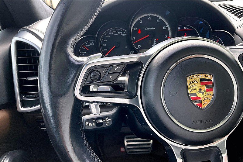 Used 2016 Porsche Cayenne Turbo S AWD/4WD image 17