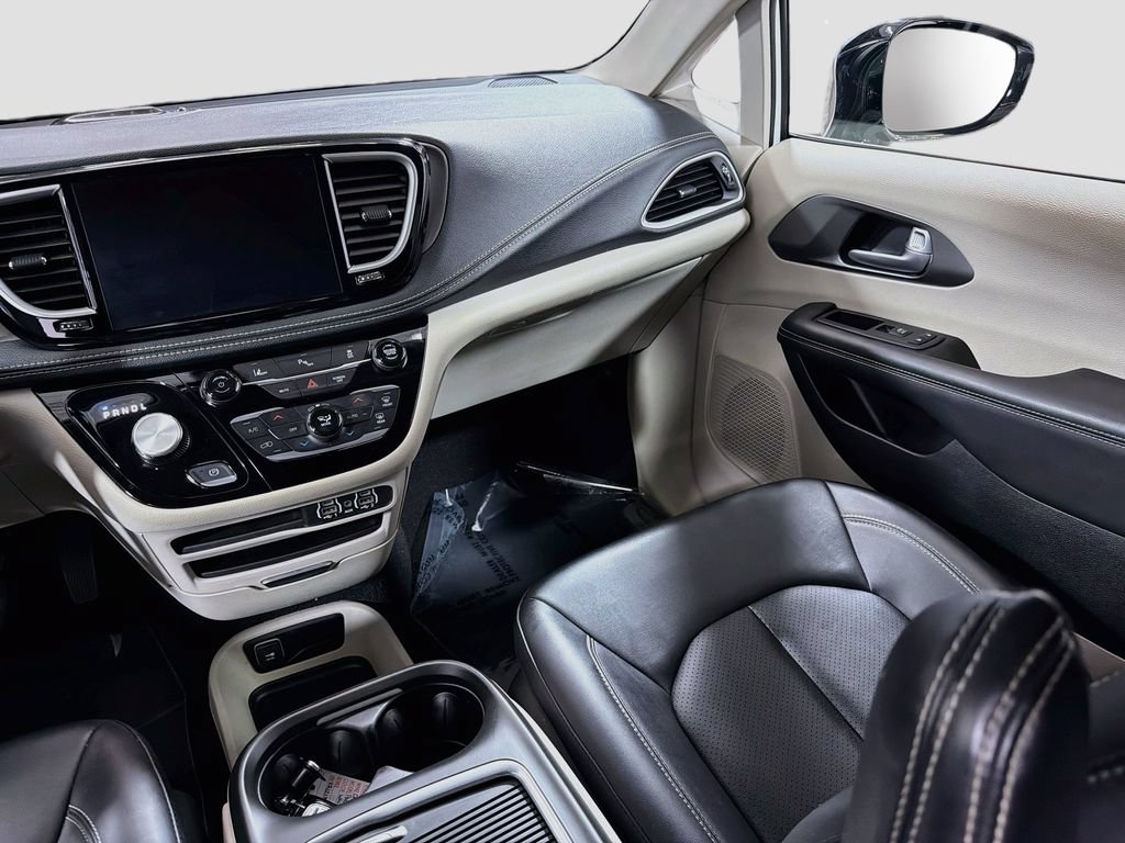 Used 2024 Chrysler Pacifica Limited FWD image 24