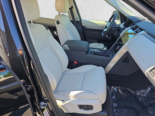 Used 2025 Land Rover Discovery Dynamic SE AWD/4WD image 10