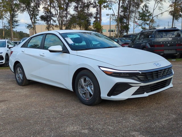New 2026 Hyundai Elantra SE FWD image 3