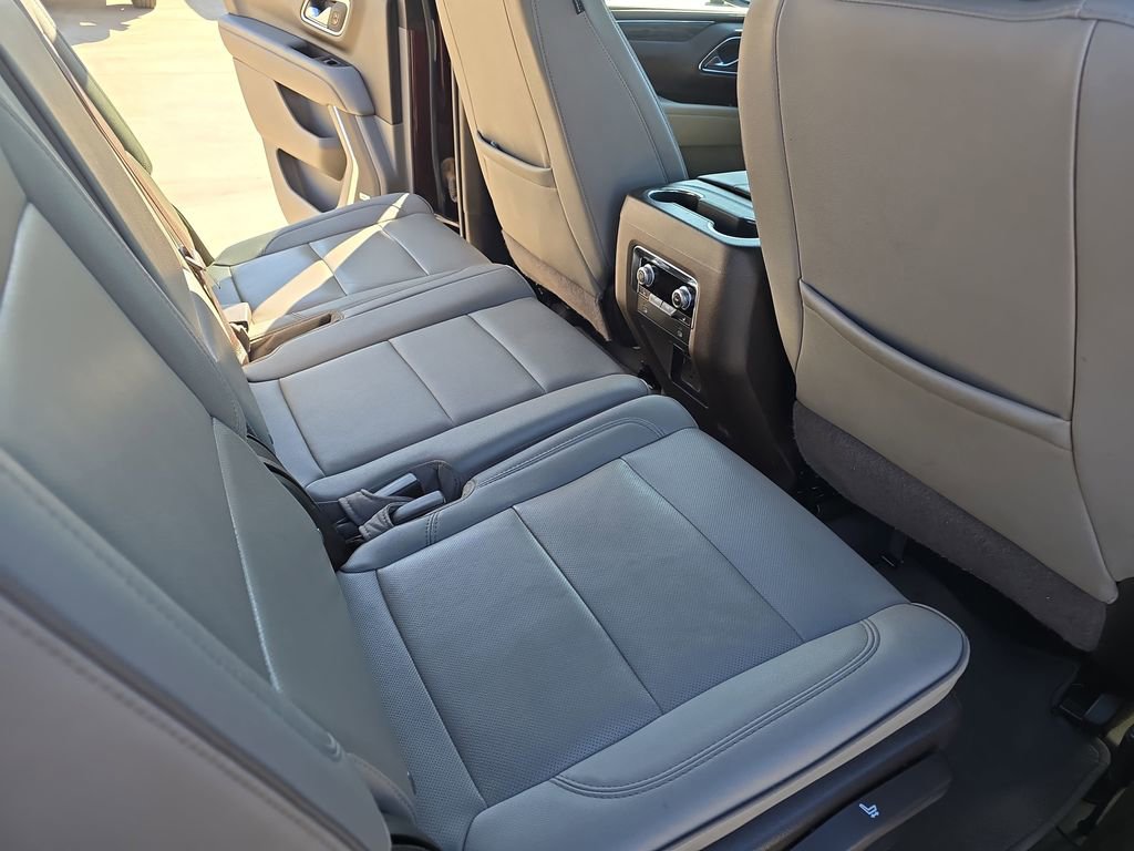 Used 2023 GMC Yukon SLT w/ SLT Premium Package image 11