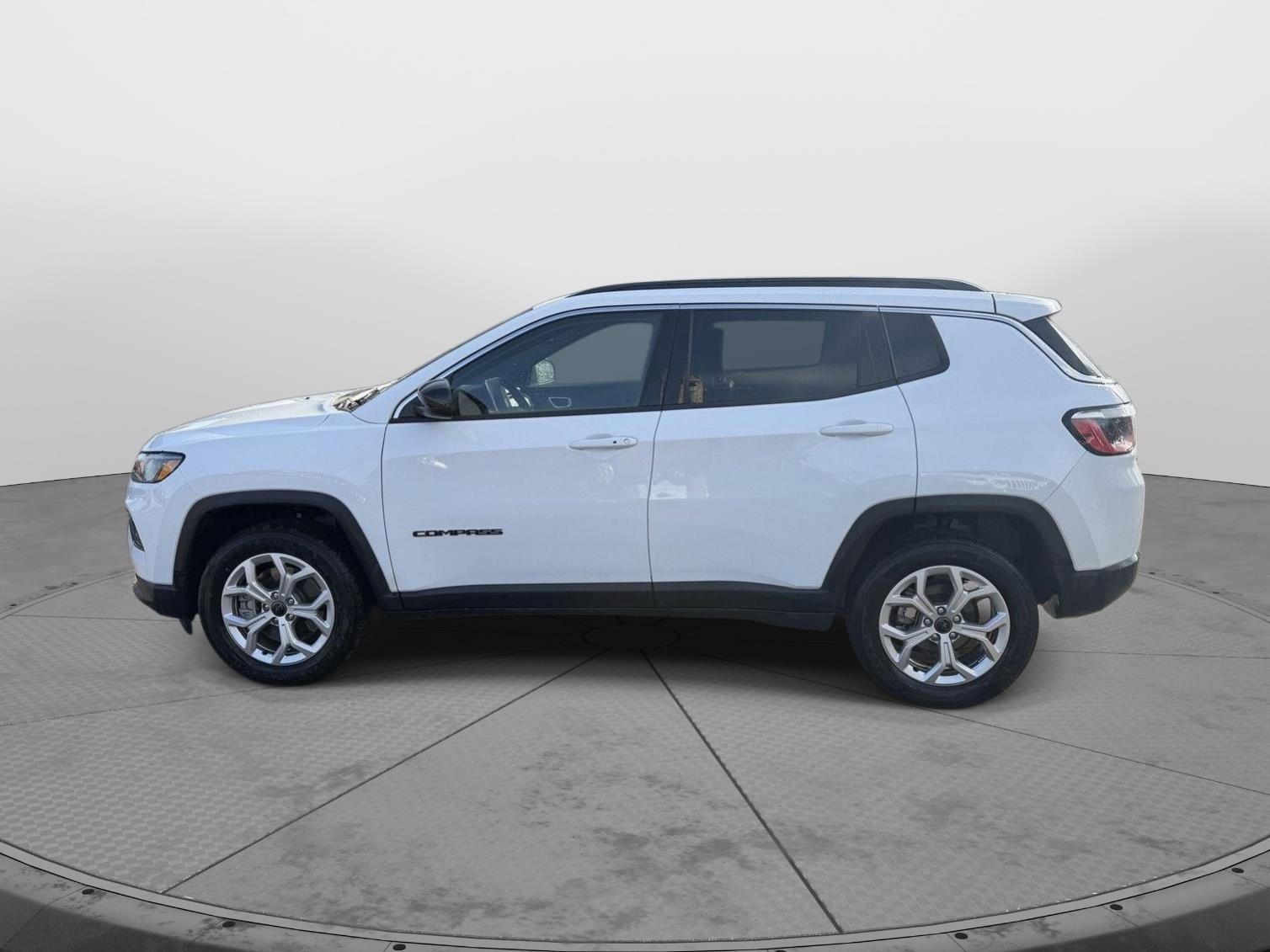 Used 2025 Jeep Compass Latitude image 7
