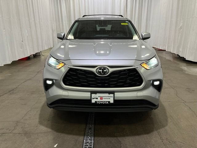 Used 2023 Toyota Highlander LE AWD/4WD image 9