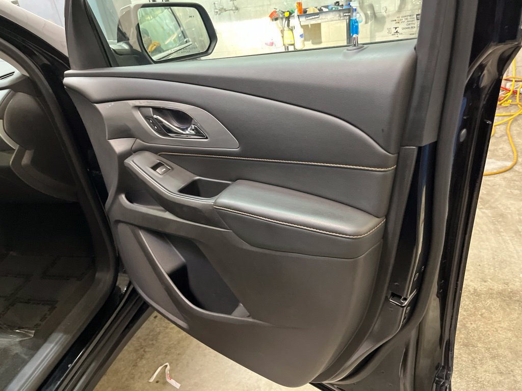 Used 2021 Chevrolet Traverse LT FWD image 36
