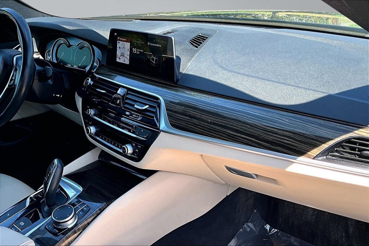 Used 2018 BMW 530i xDrive AWD/4WD image 13