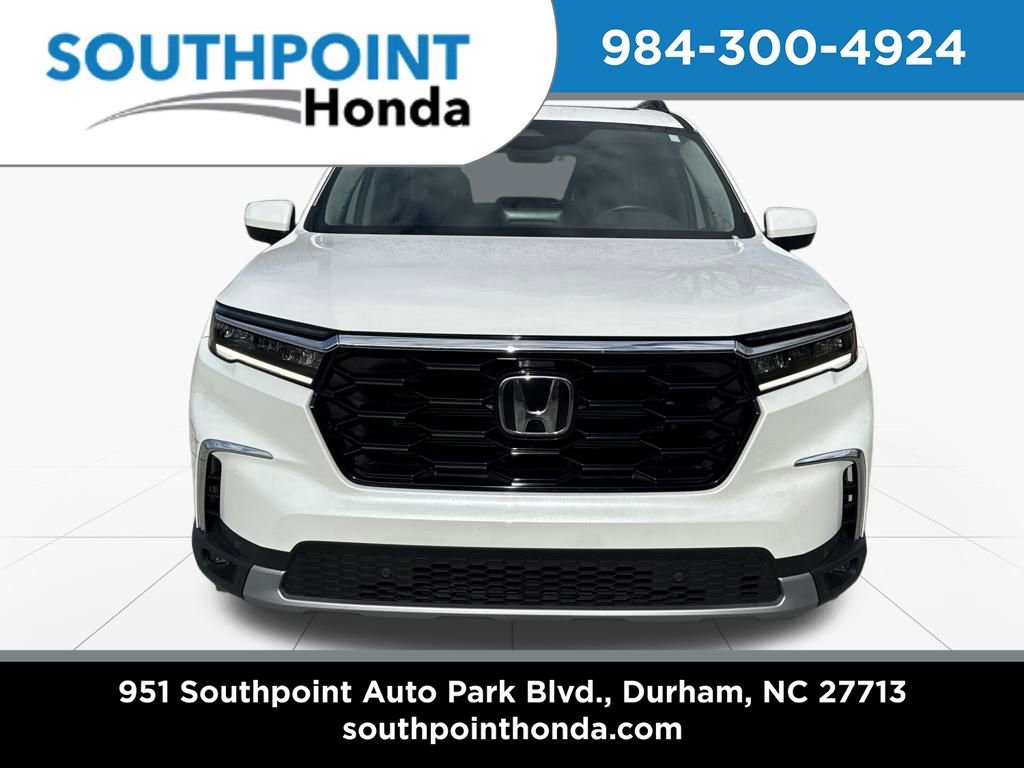 Used 2025 Honda Pilot Touring image 2