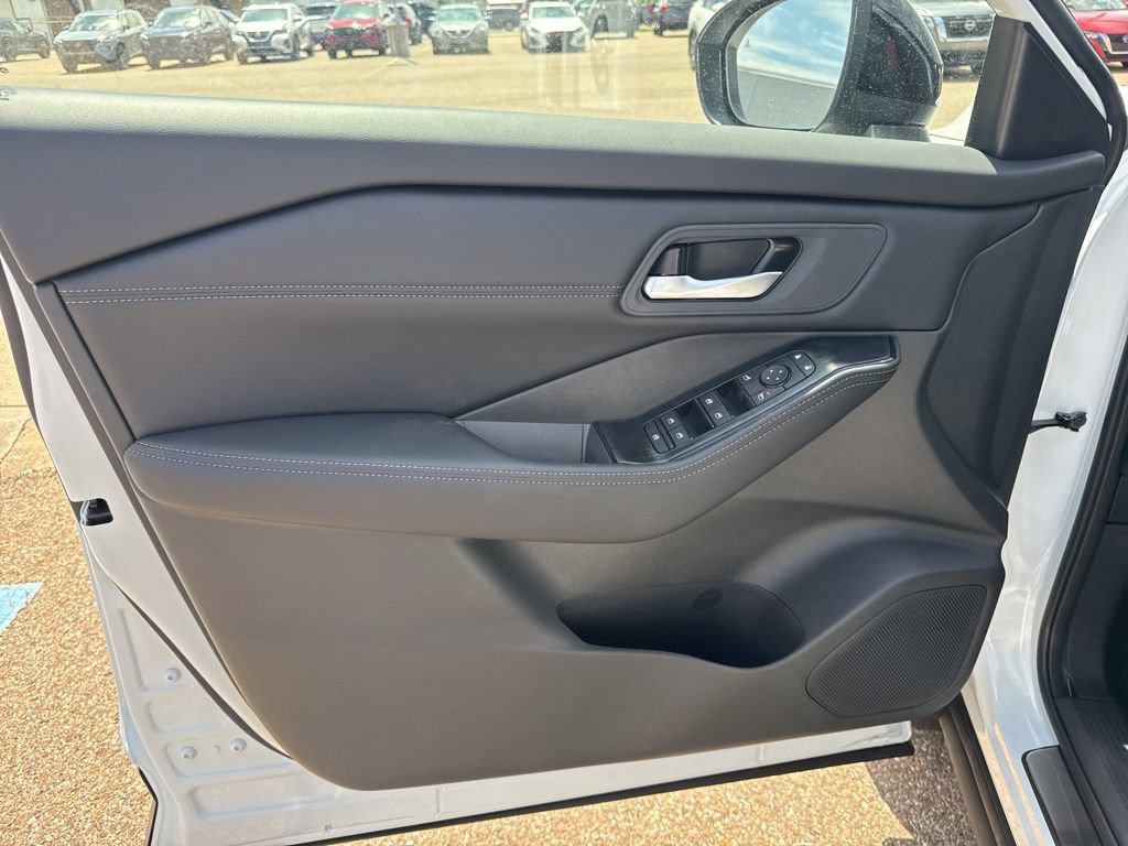 New 2026 Nissan Rogue Dark Armor AWD/4WD image 9
