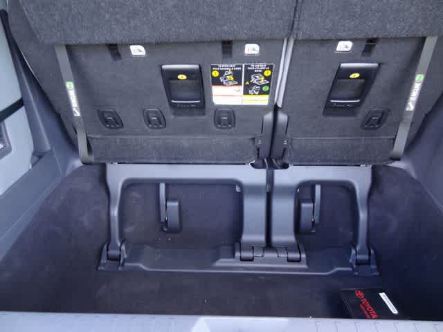 Used 2024 Toyota Sienna XLE FWD image 11