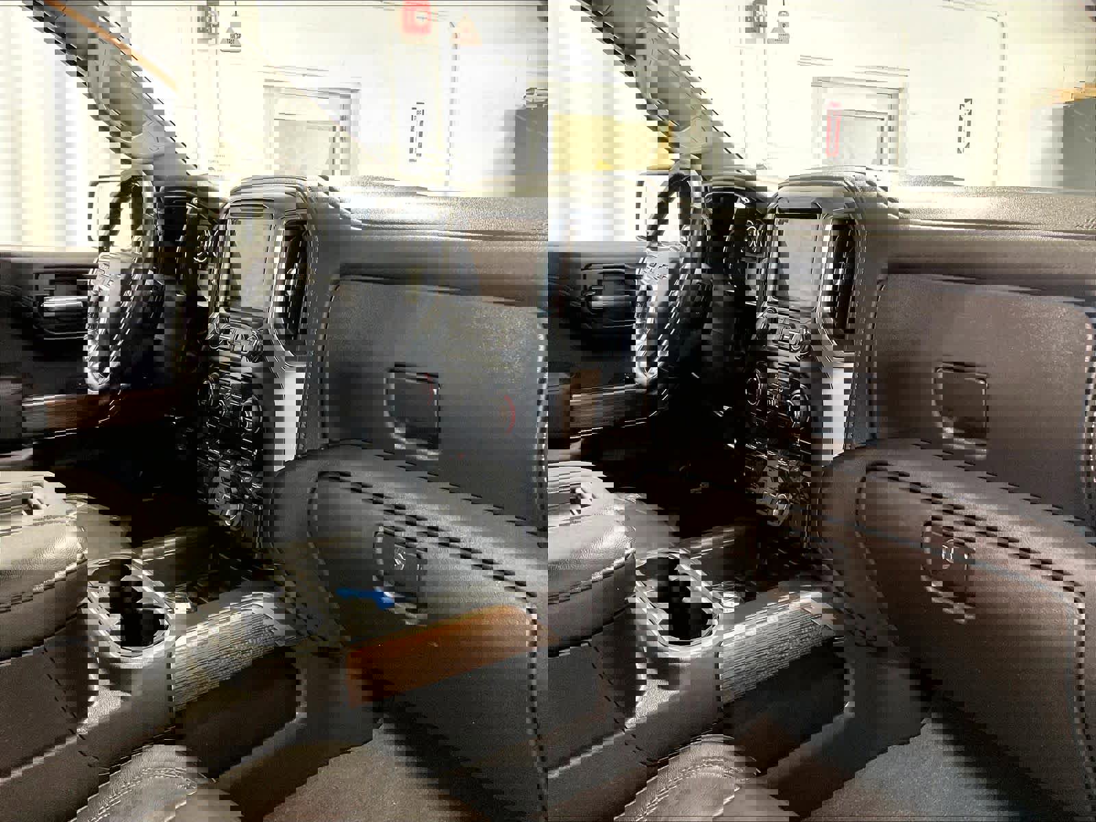 Used 2020 Chevrolet Silverado 1500 LT Trail Boss w/ Midnight Edition AWD/4WD image 14