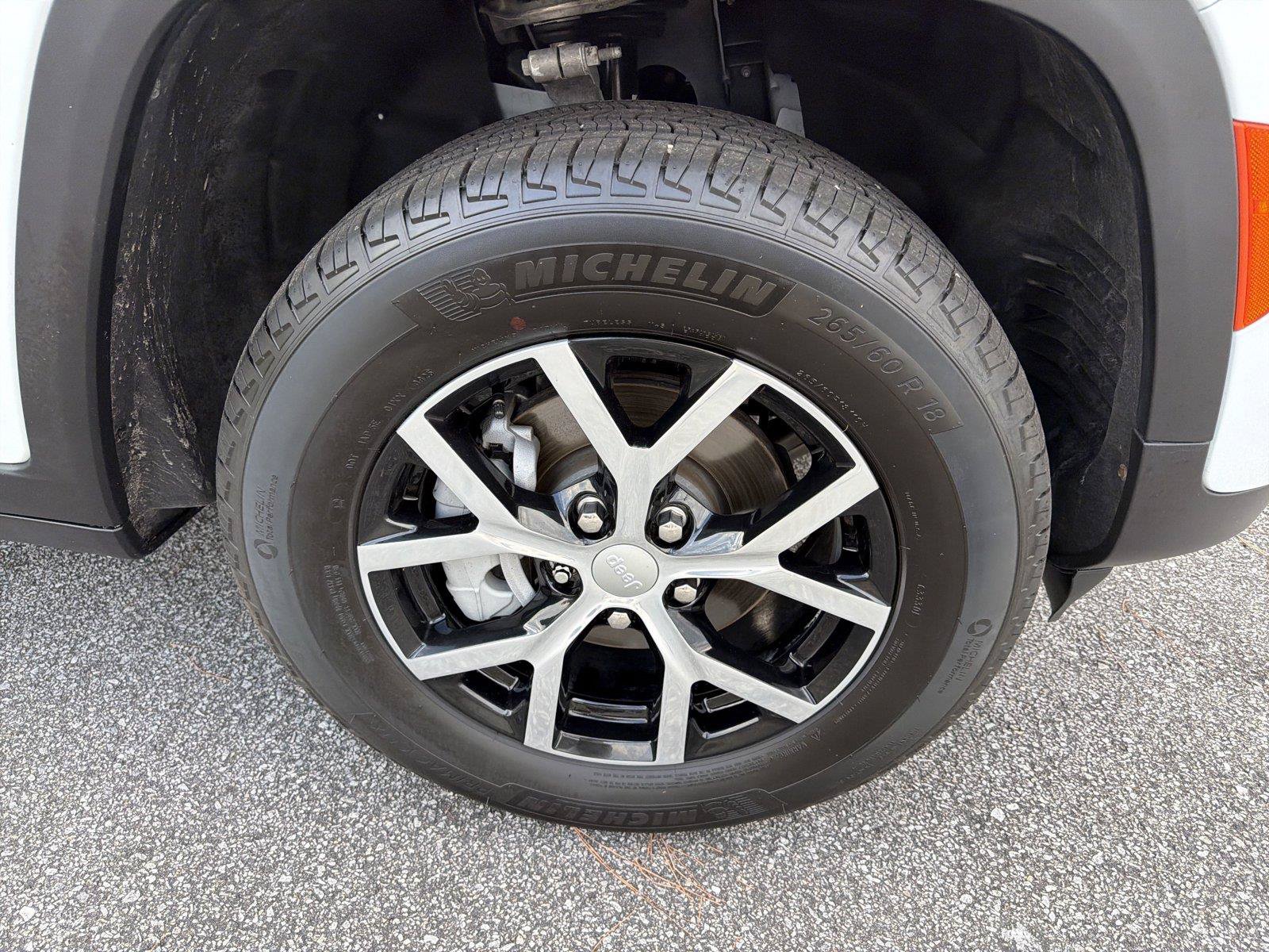 Used 2025 Jeep Grand Cherokee Limited AWD/4WD image 11