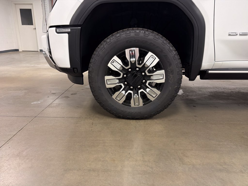 New 2026 GMC Sierra 3500 Denali w/ Denali Reserve Package AWD/4WD image 10