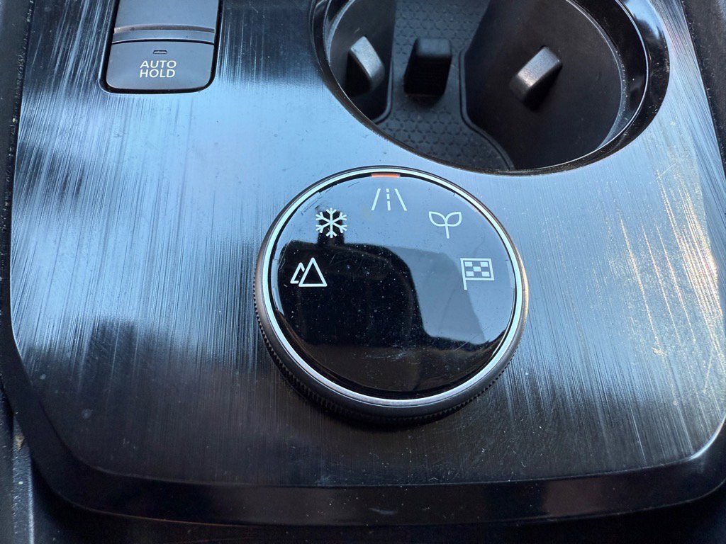 Used 2024 Nissan Rogue SV image 23