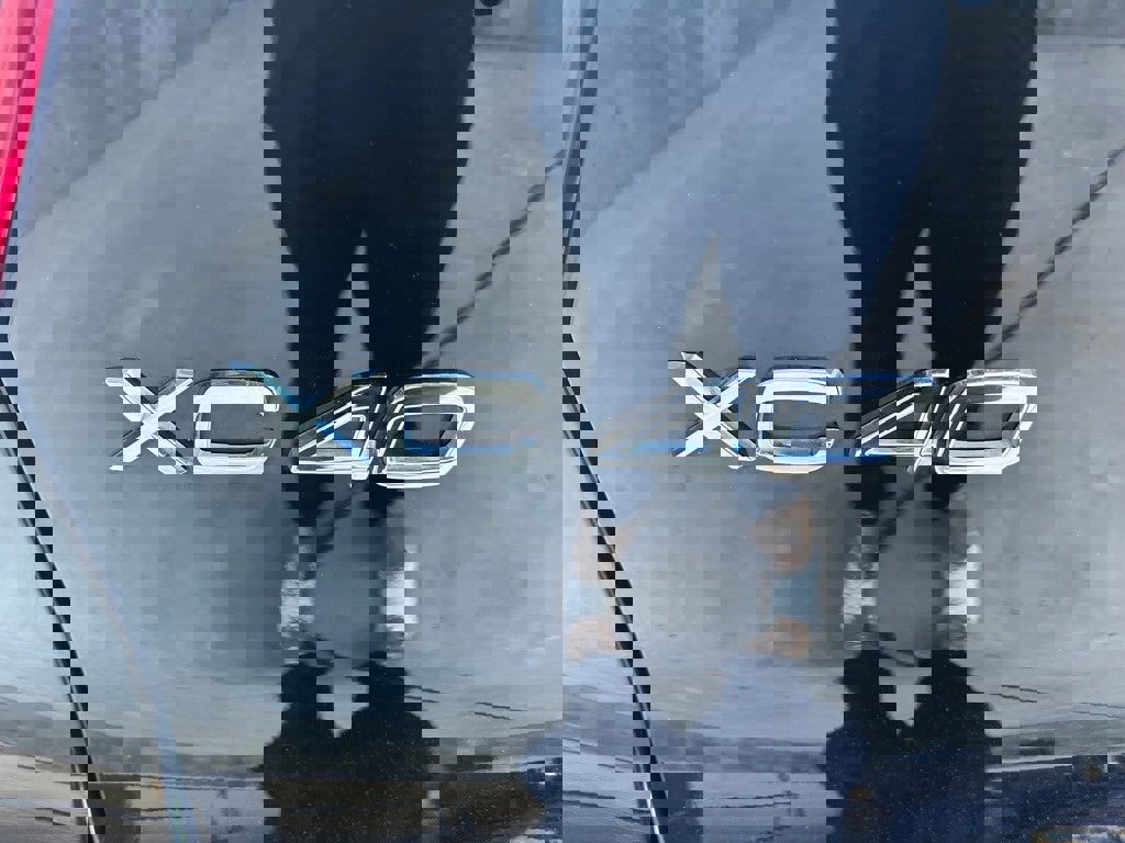 Certified 2025 Volvo XC40 B5 Plus image 12