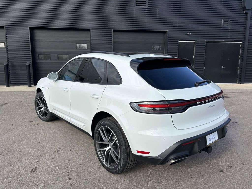 New 2026 Porsche Macan image 8
