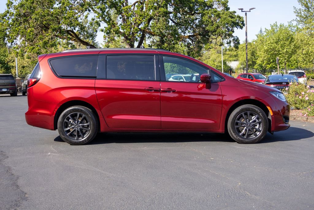 Used 2020 Chrysler Pacifica Touring-L w/ Advanced Safetytec Group AWD/4WD image 6