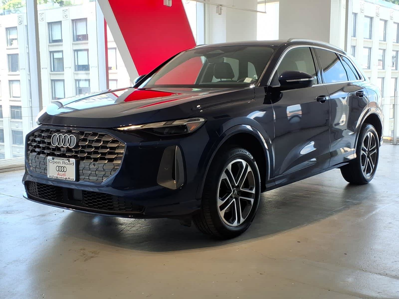 Used 2025 Audi Q5 Premium w/ Convenience Package