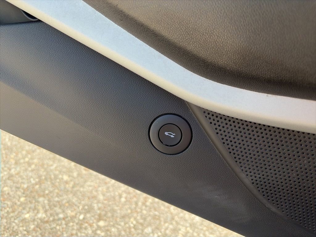 Used 2020 Chevrolet Camaro LT image 21