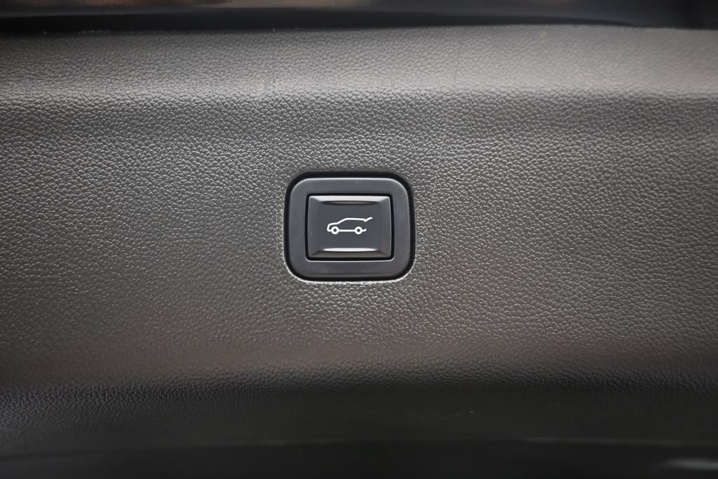 Used 2022 Buick Enclave Essence w/ LPO, Floor Liner Package AWD/4WD image 28