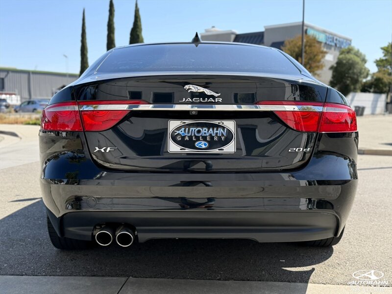 Used 2018 Jaguar XF Premium RWD image 6