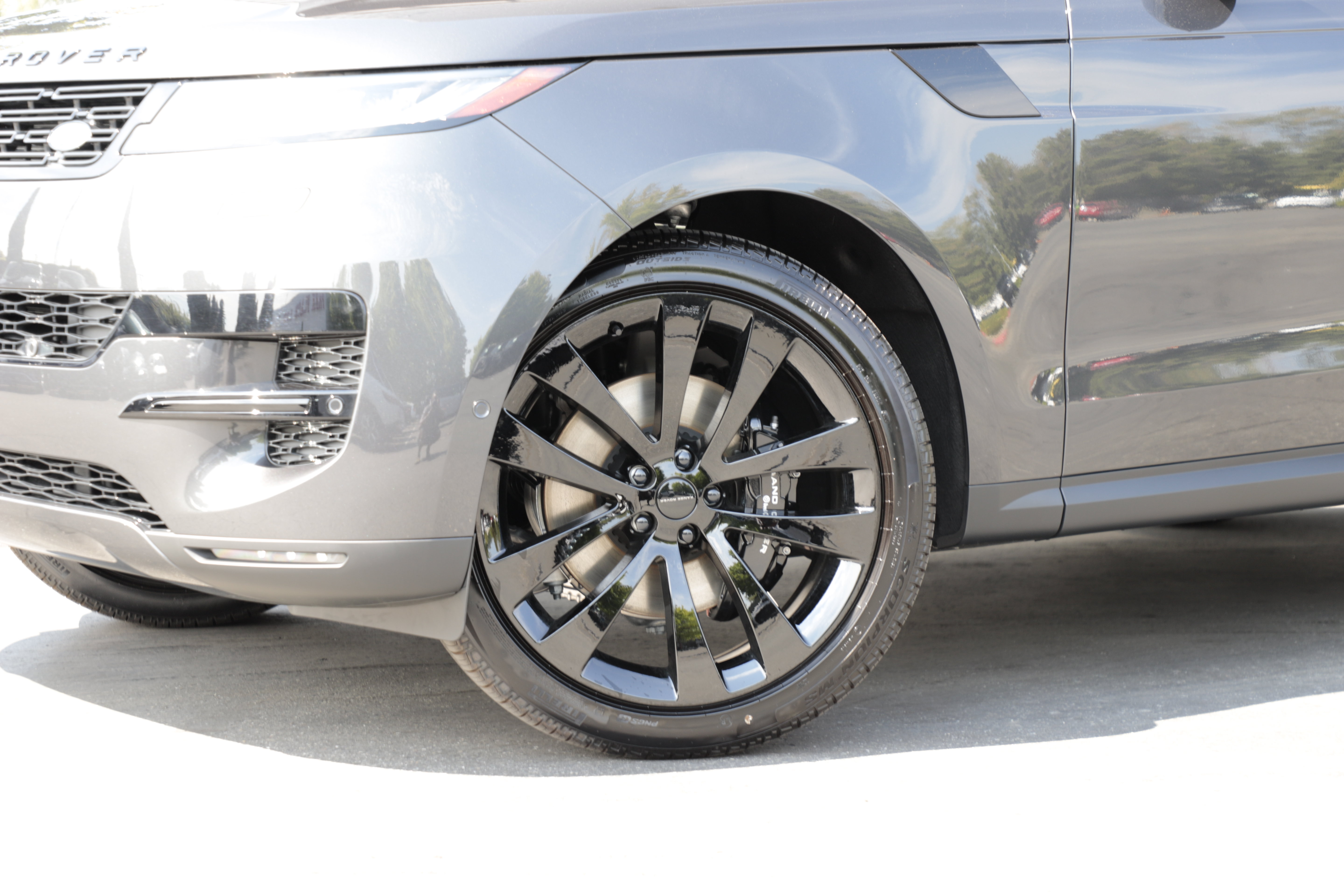New 2026 Land Rover Range Rover Sport SE AWD/4WD image 2