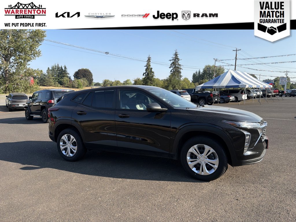 Used 2024 Chevrolet Trax LS FWD image 9
