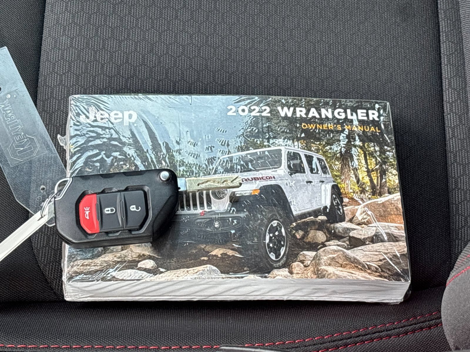 Used 2022 Jeep Wrangler Unlimited Rubicon w/ Dual Top Group AWD/4WD image 9