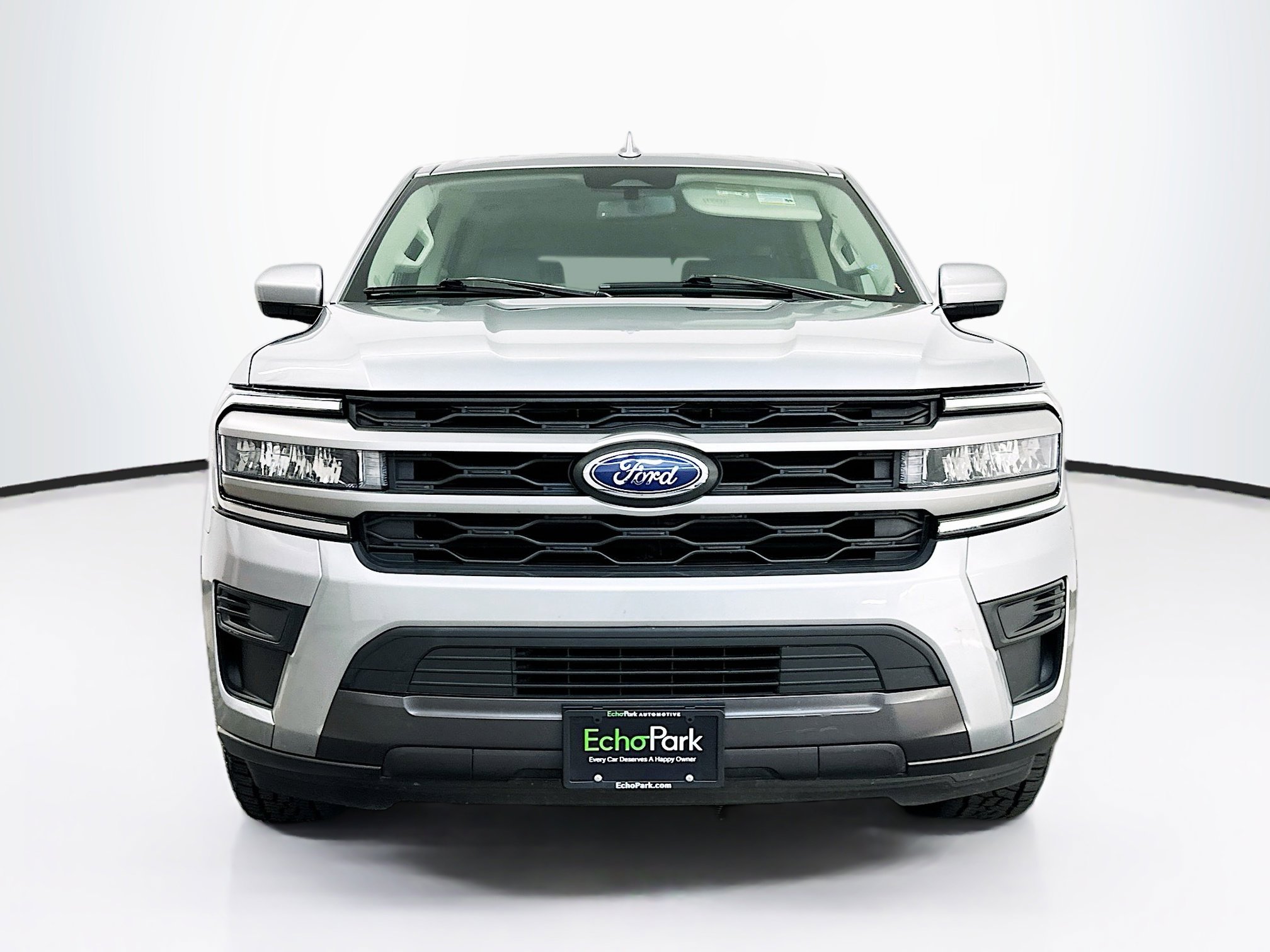 Used 2024 Ford Expedition XLT AWD/4WD image 2