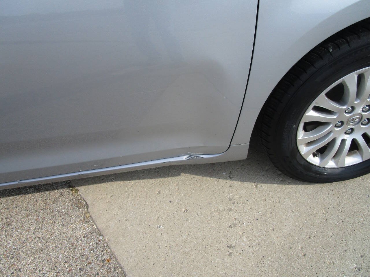 Used 2015 Toyota Sienna XLE Premium FWD image 7