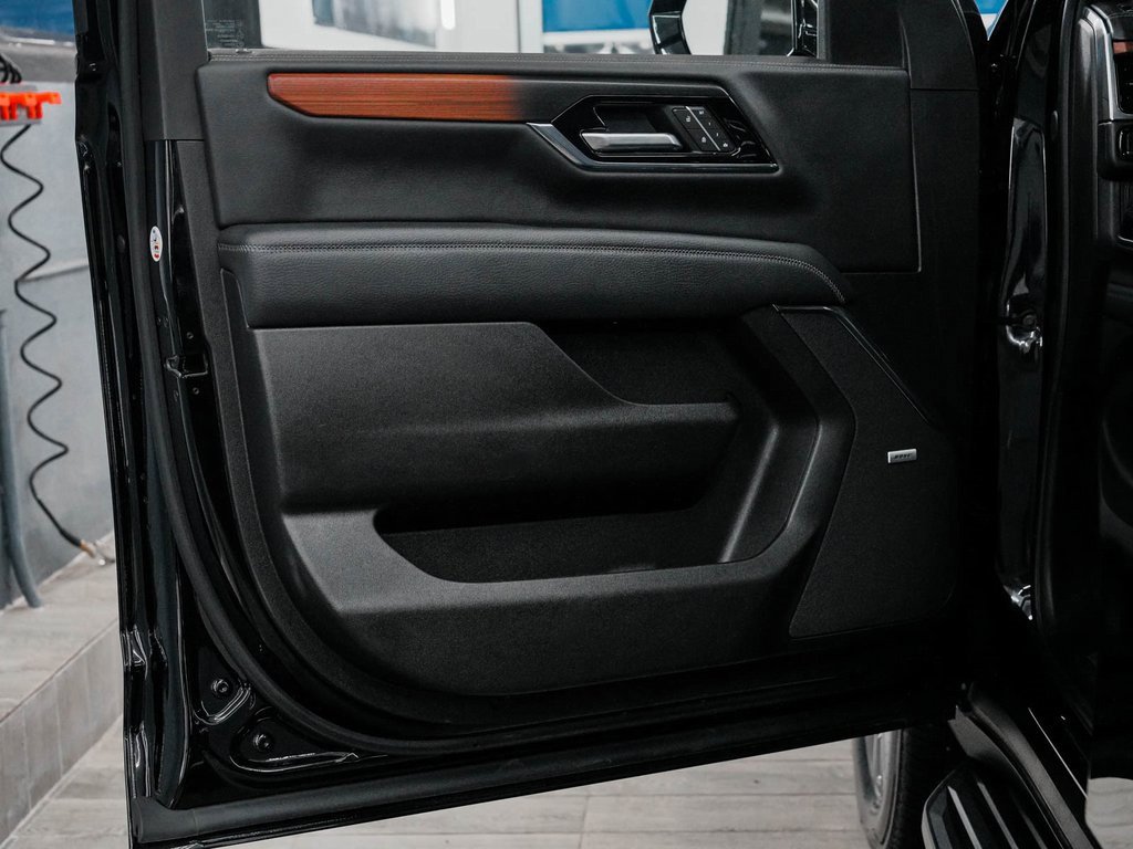 Used 2025 GMC Yukon XL Denali image 10