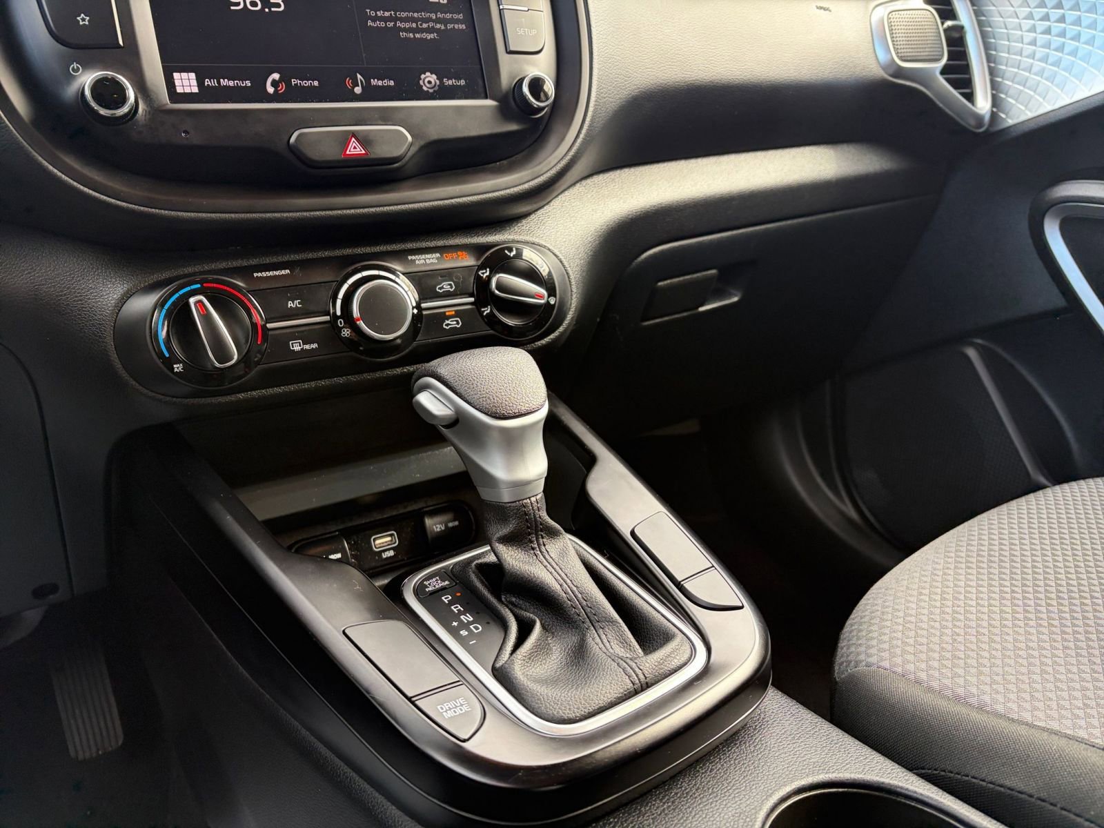 Used 2025 Kia Soul LX w/ LX Technology Package FWD image 39