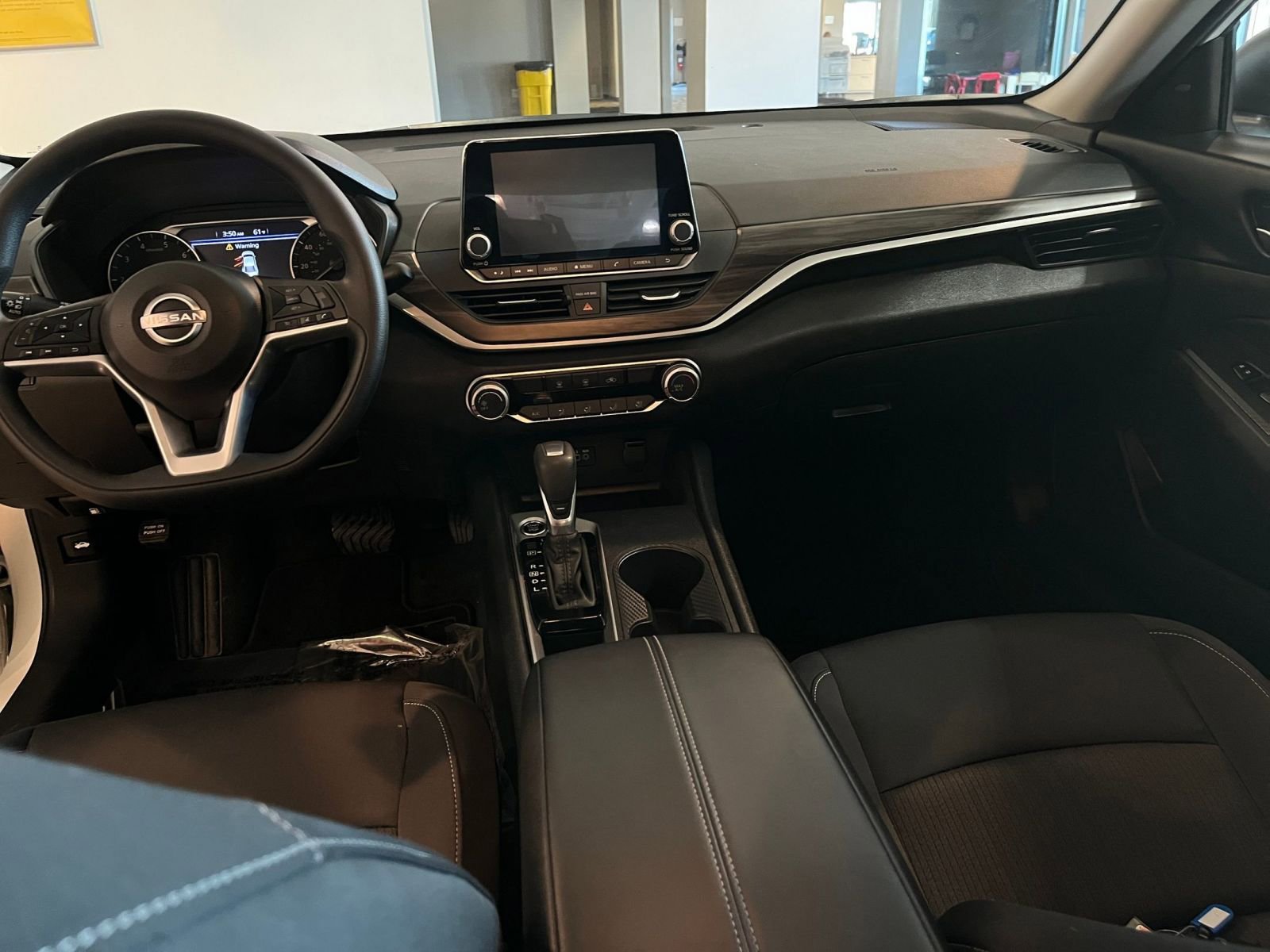 Used 2025 Nissan Altima 2.5 SV image 34