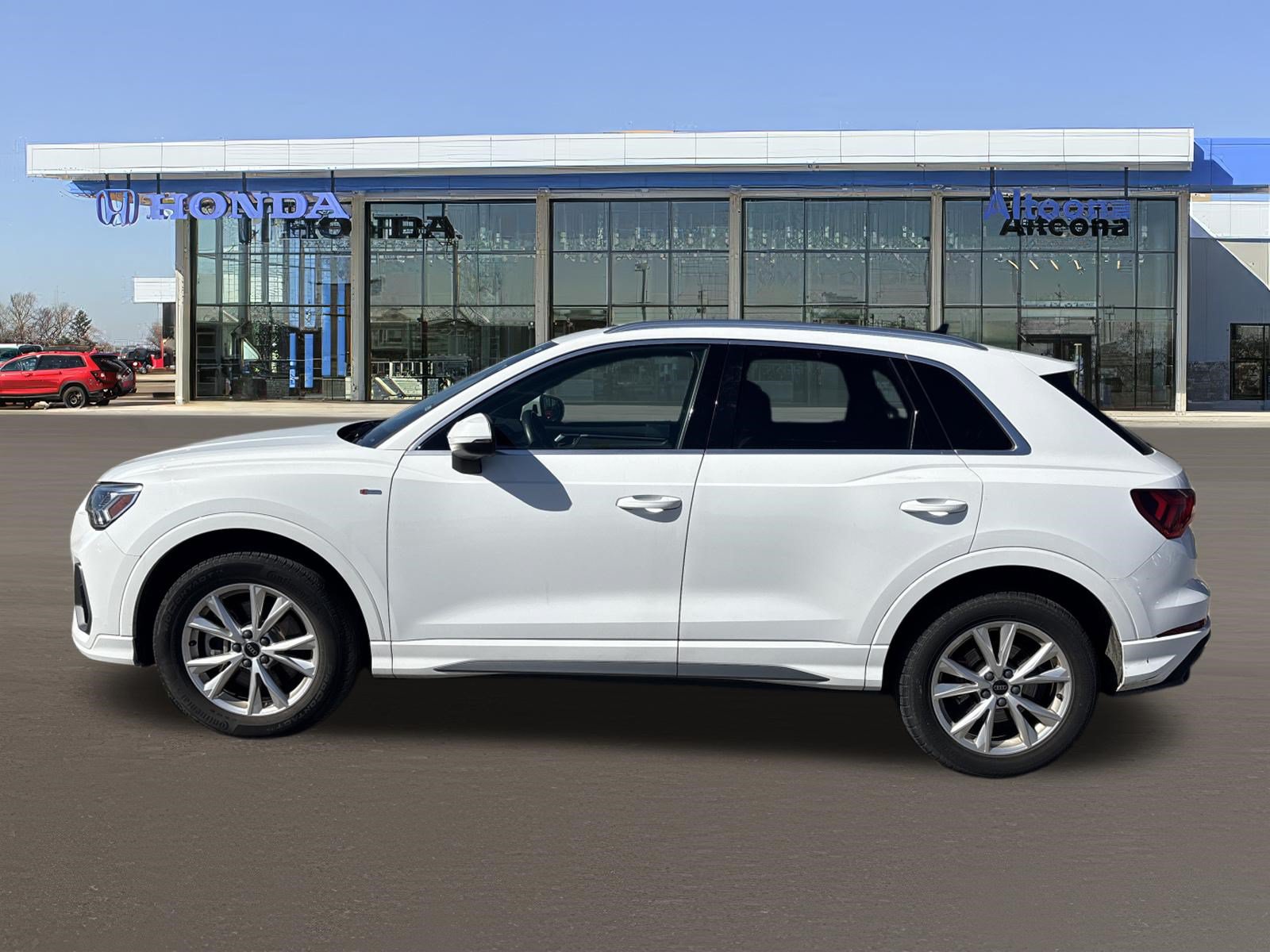 Used 2025 Audi Q3 2.0T Premium AWD/4WD image 2