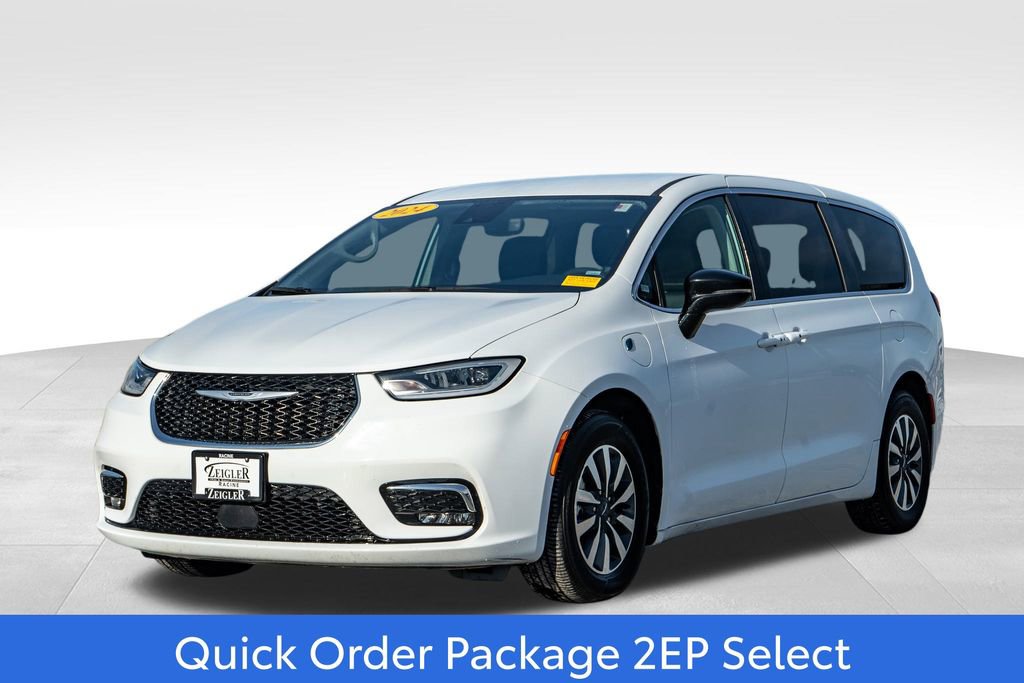 Used 2024 Chrysler Pacifica Select image 3