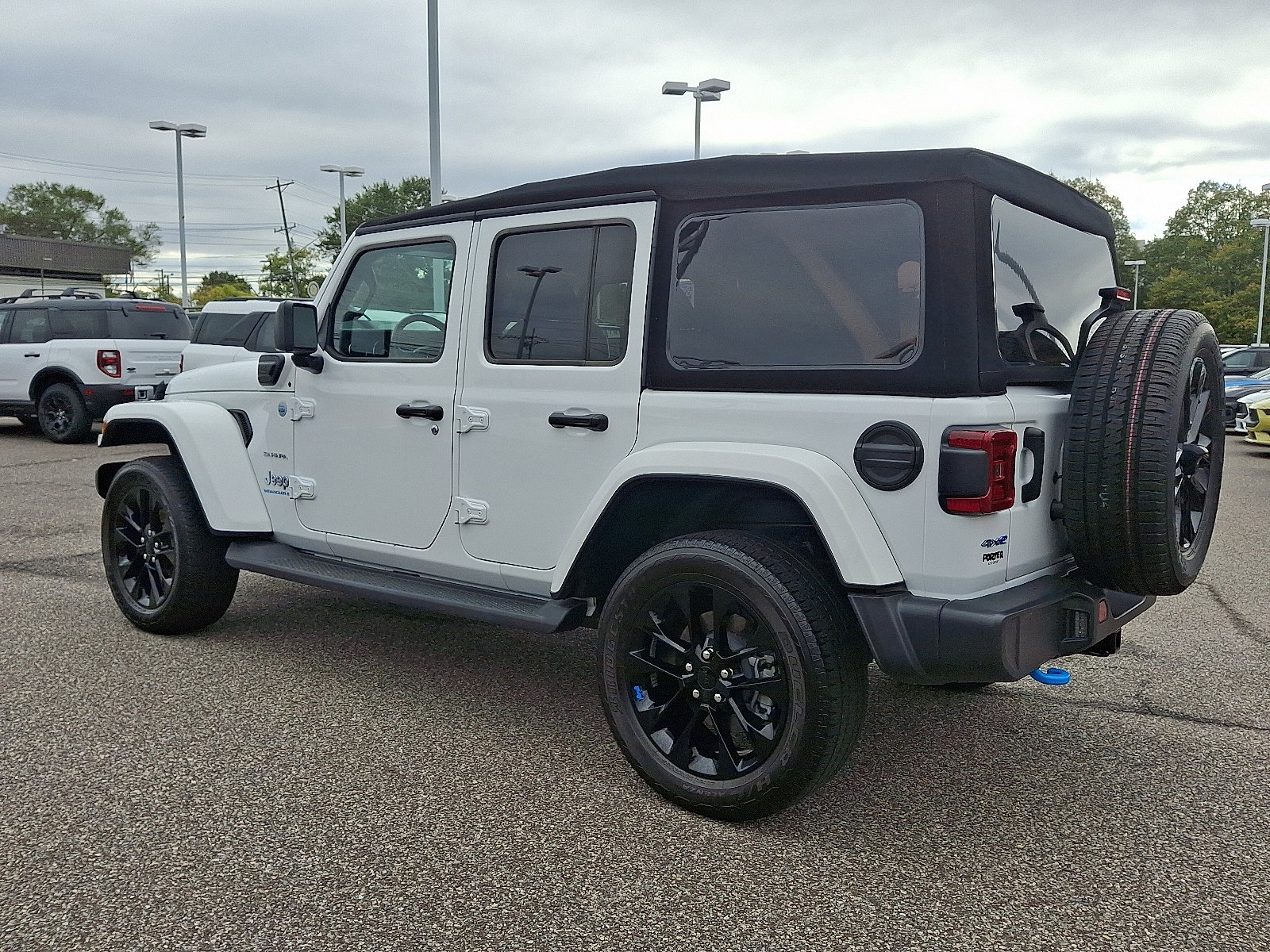 Used 2023 Jeep Wrangler Sahara w/ Cold Weather Group image 7