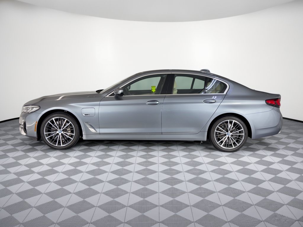 Used 2022 BMW 530e w/ Convenience Package RWD image 2