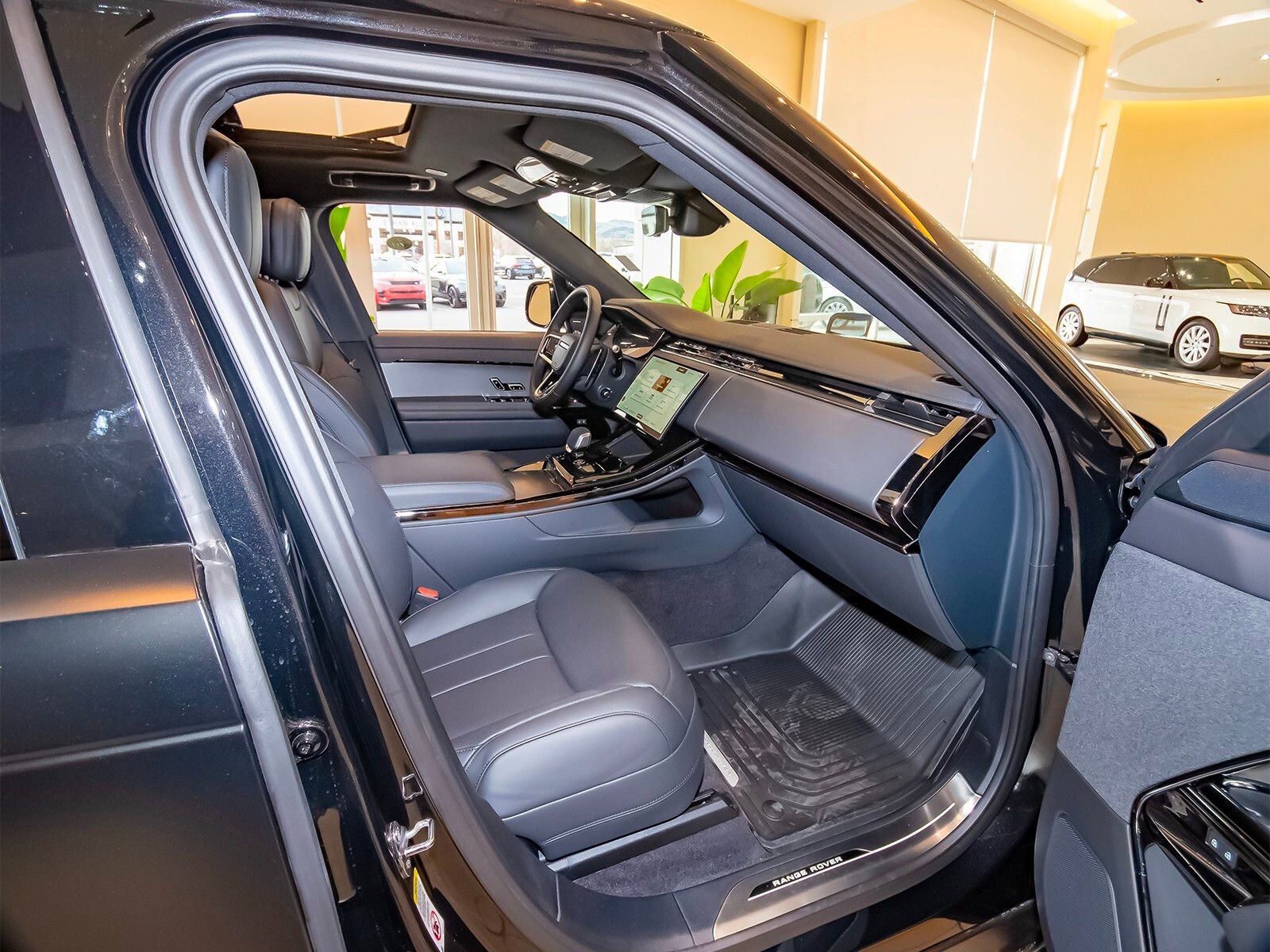 New 2025 Land Rover Range Rover Sport SE image 41