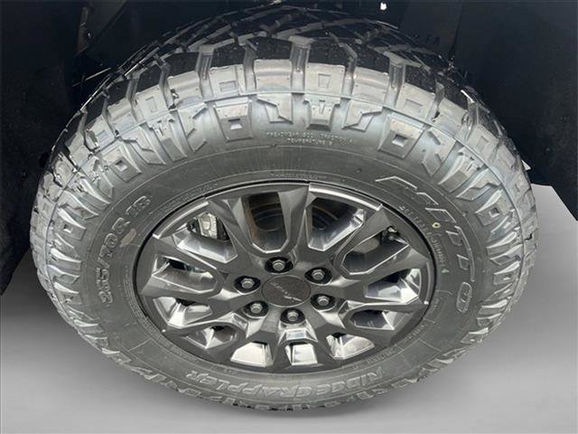 Used 2025 Toyota Tundra Limited AWD/4WD image 12