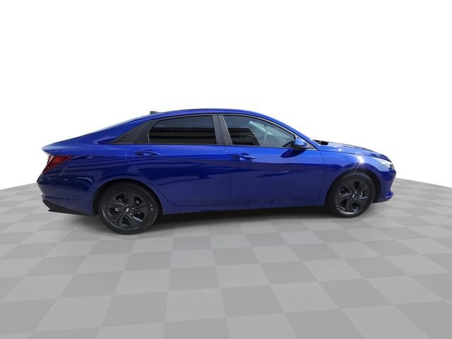 Used 2023 Hyundai Elantra SEL w/ Cargo Package FWD image 9