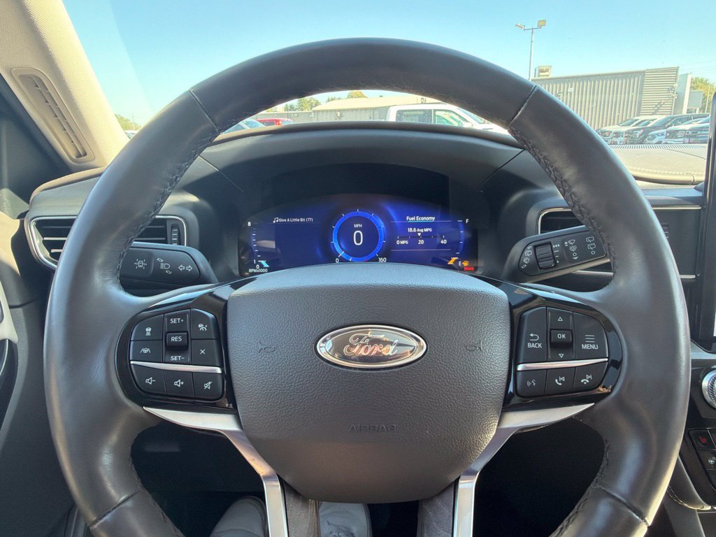Used 2023 Ford Explorer Platinum w/ Technology Package AWD/4WD image 17