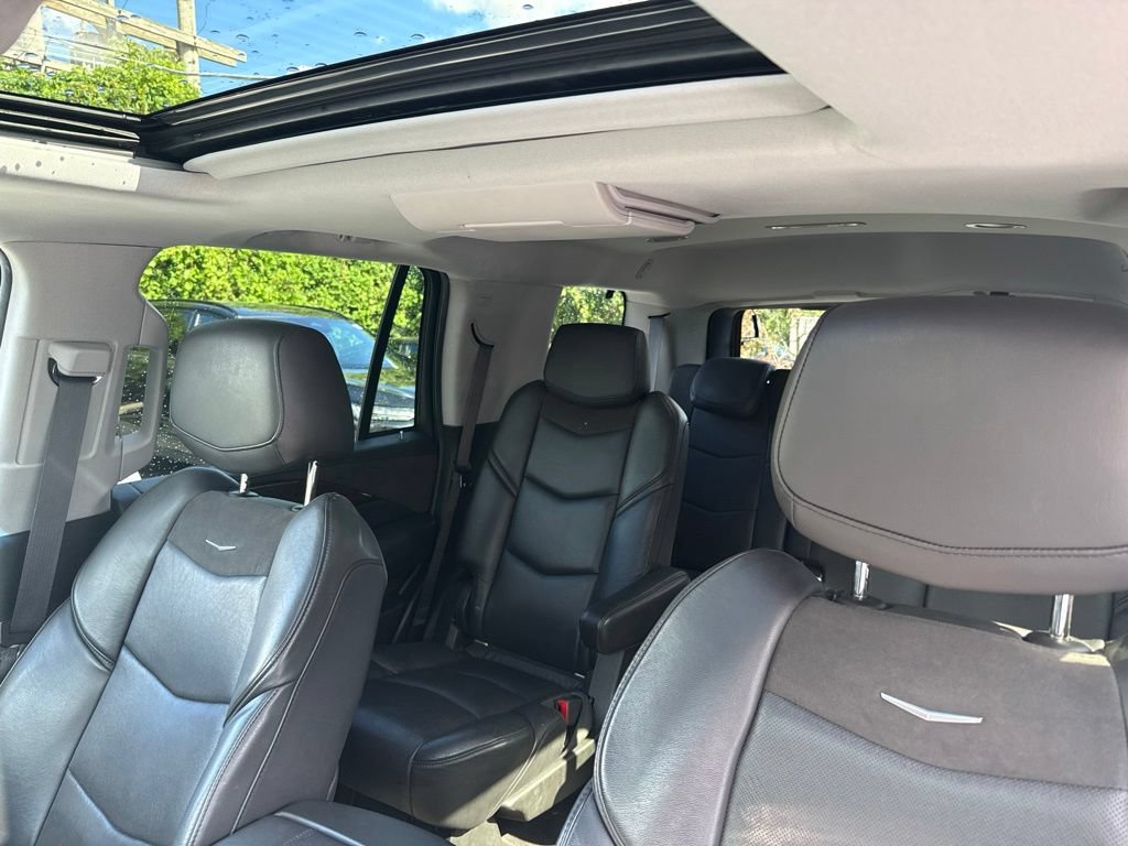 Used 2020 Cadillac Escalade Premium Luxury AWD/4WD image 10