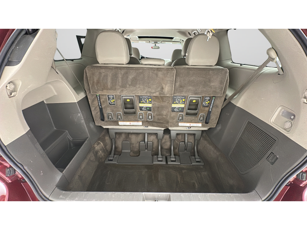 Used 2017 Toyota Sienna XLE w/ XLE Navigation Package AWD/4WD image 26