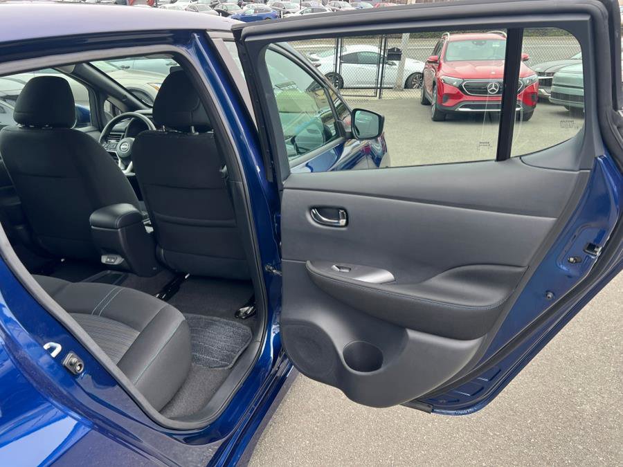 Used 2025 Nissan Leaf S image 38