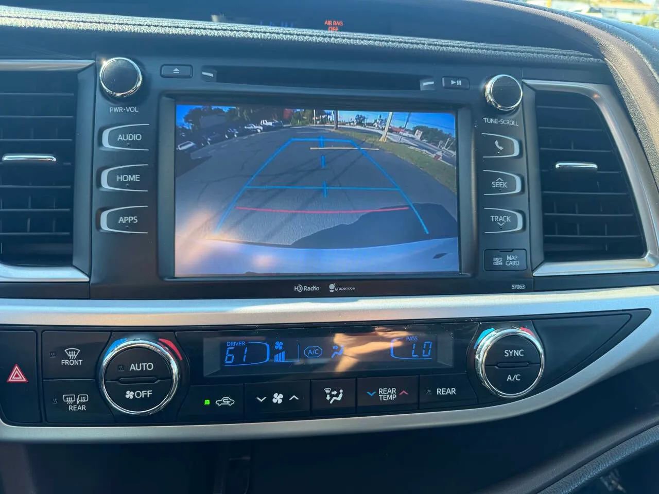 Used 2014 Toyota Highlander XLE AWD/4WD image 13