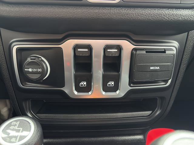 Used 2025 Jeep Wrangler Sport image 20